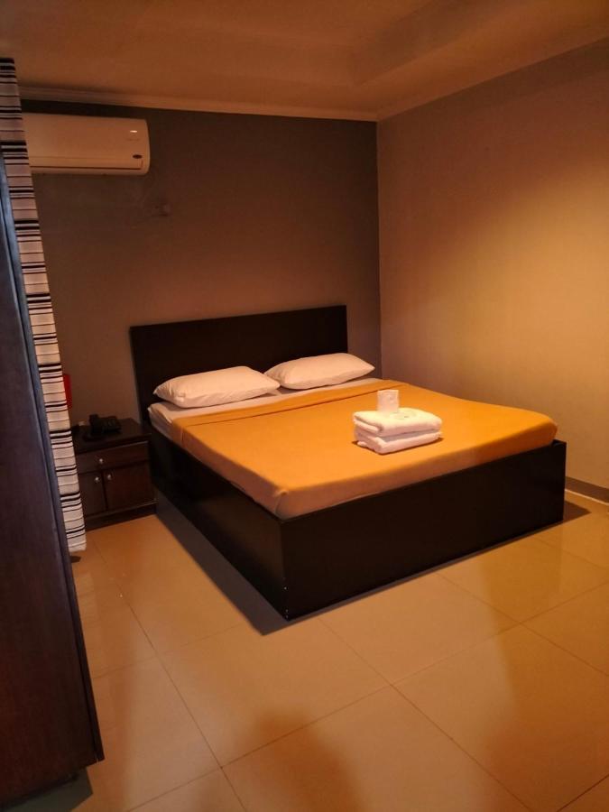 Elti Condotel By Bluebookers Angeles Bagian luar foto